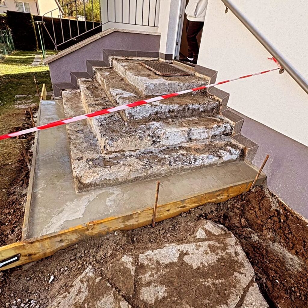 Ancien escalier déposé avant reconstruction