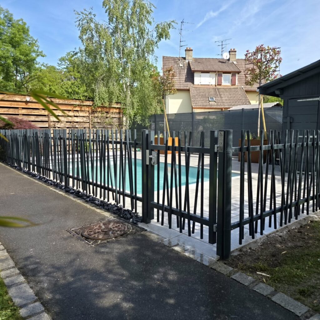 Abords de piscine en cours d'aménagement