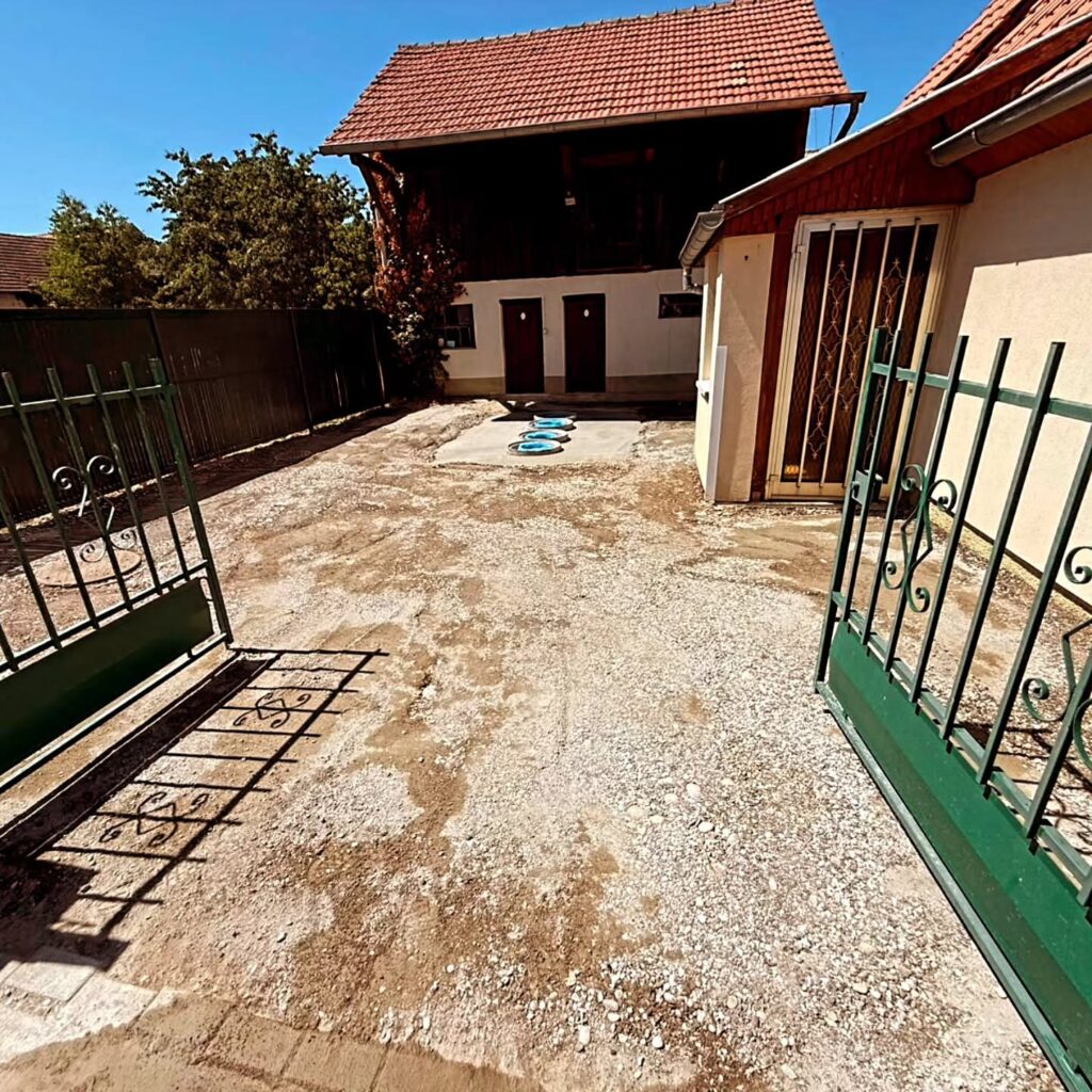 Cour remise à niveau après la pose des réseaux