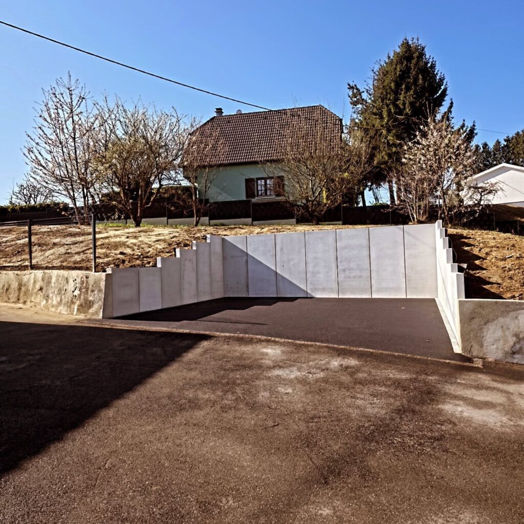 Murs en L et enrobé terminés