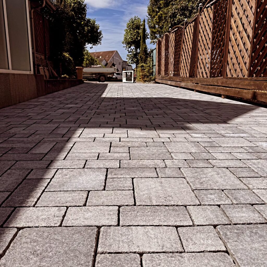 Cour pavée en multiformat aspect vieilli à Village-Neuf