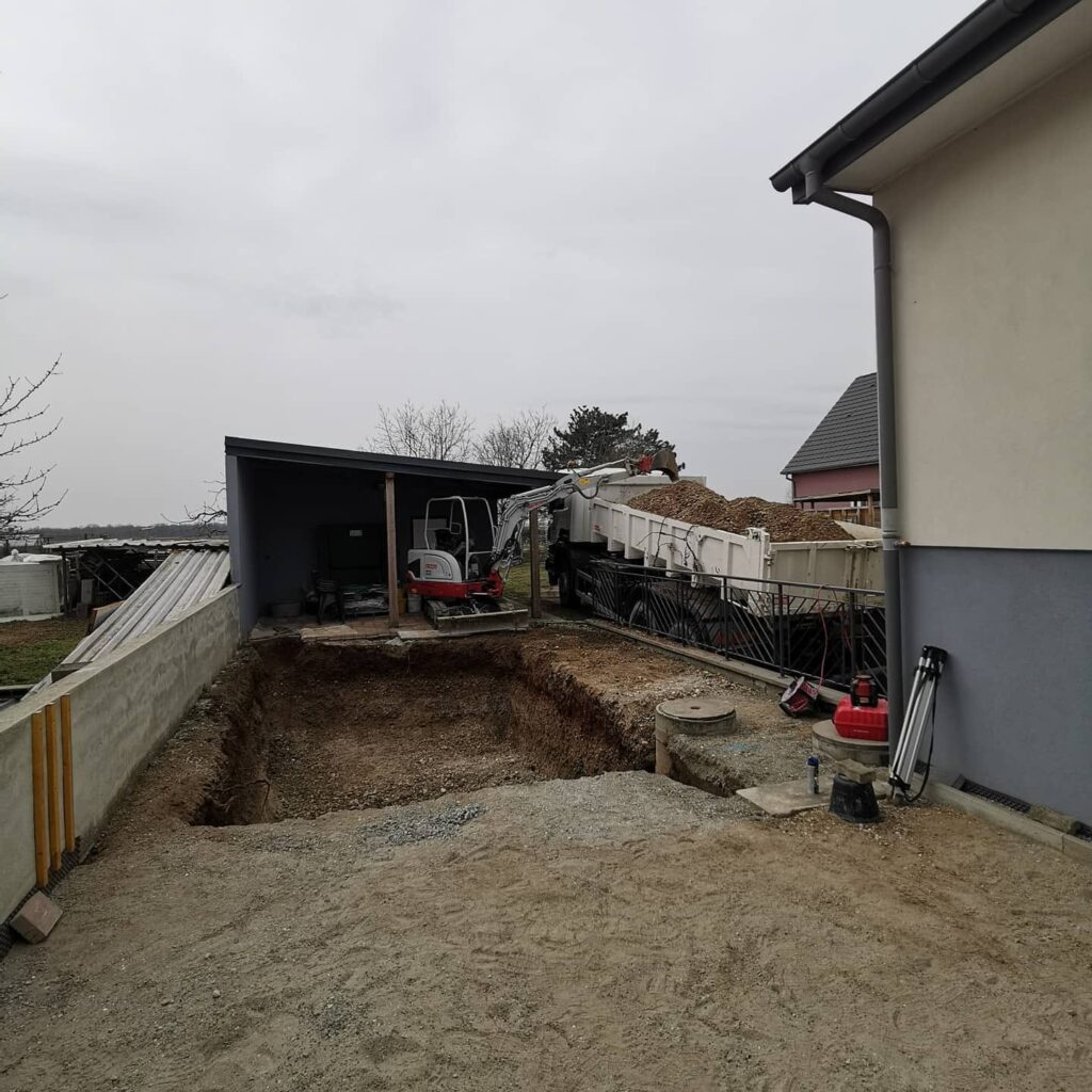 Terrassement de la cour et de l'emplacement de la piscine à Rustenhart